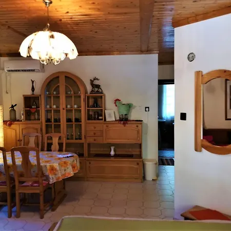 Strand Apartman *