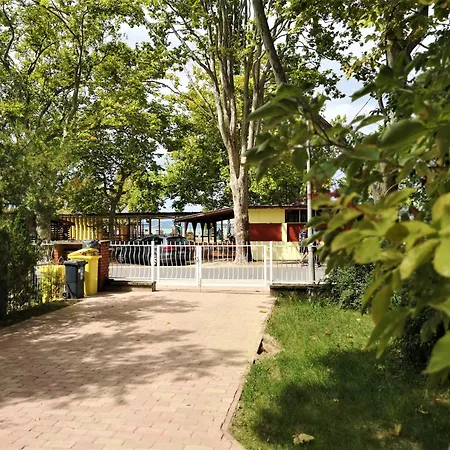 Strand Apartman * Balatonszárszó